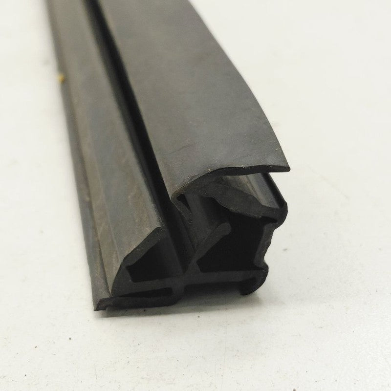 Ford Escape Door Glass Window Seal Rubber Right Passenger Front  2022 