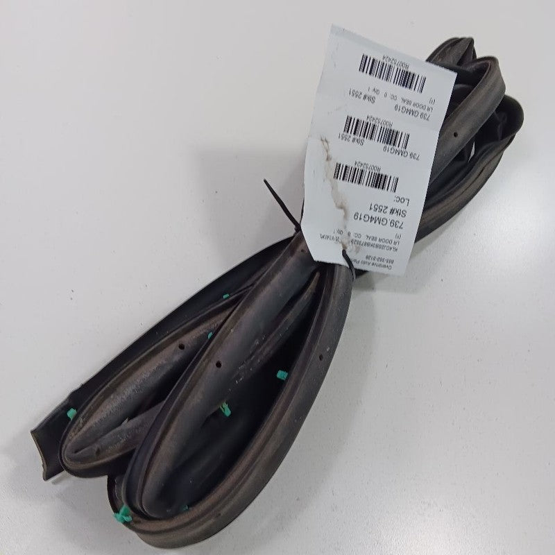Buick Encore On Door Seal Rubber Left Driver Rear Back  2019 2018 2017