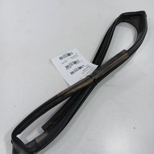 Toyota Yaris Door Glass Window Seal Rubber Left Driver Rear Back  2020 2019 2018