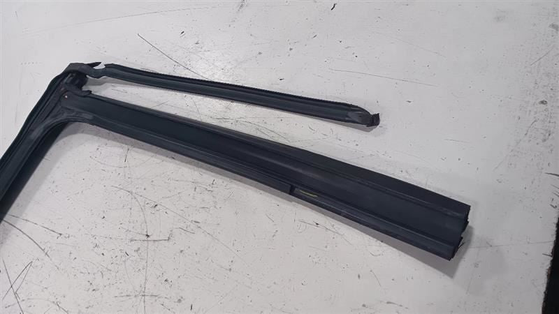 Chrysler 200 Door Glass Window Seal Rubber Left Rear Back  2015 2016 2017