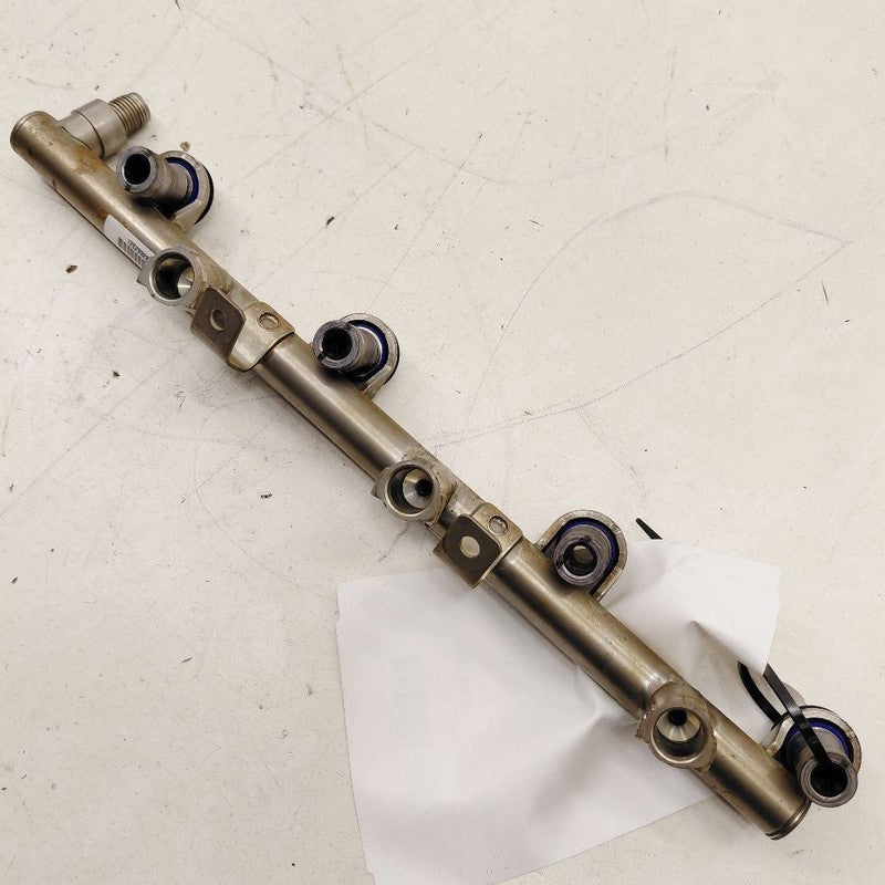 Cadillac XTS Passenger Right Fuel Rail Injection Injector Mount Bar 20