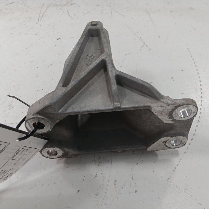 Nissan LEAF Engine Motor Mount Bracket Rear Back  2013 2014 2015 2016 