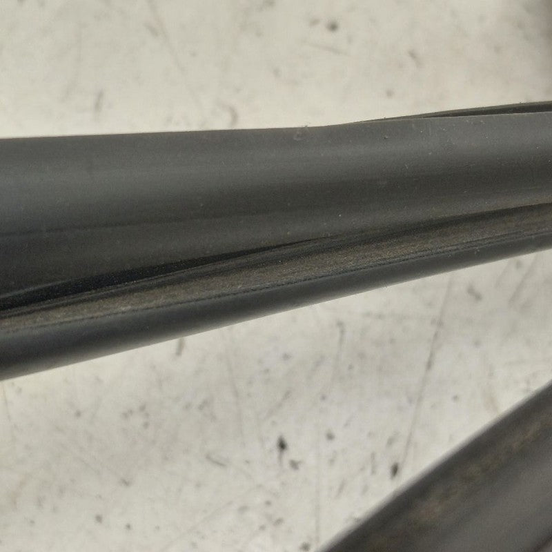 Mitsubishi Outlander   Door Glass Window Seal Rubber Right Passenger R
