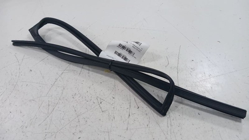 Subaru Impreza Door Glass Window Seal Rubber Right Passenger Rear Back