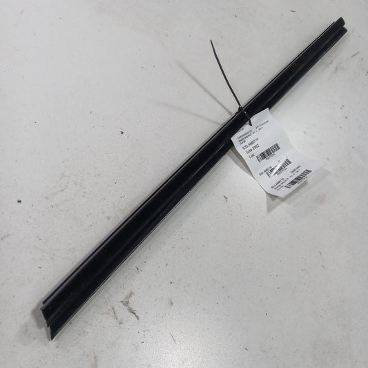 Grand Cherokee Left Front Weather Strip Interior  2017 2018 2019 2020