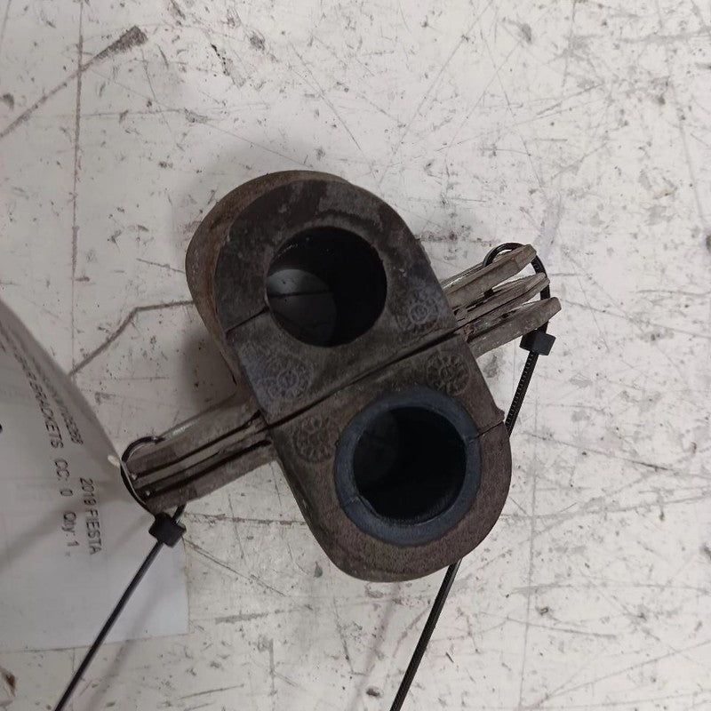 Ford Fiesta Front Sway Bar Bushing Mounting Bracket  2014 2015 2016 20