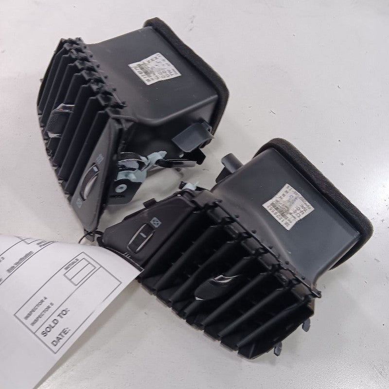 Grand Cherokee Dash Air Vent Center Middle  2017 2018 2019 2020