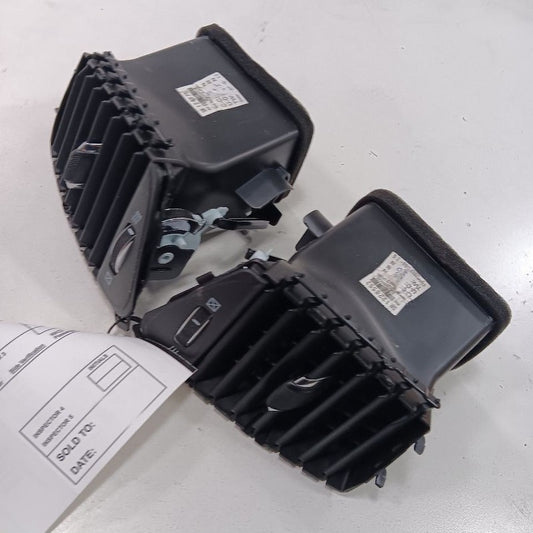 Grand Cherokee Dash Air Vent Center Middle  2017 2018 2019 2020
