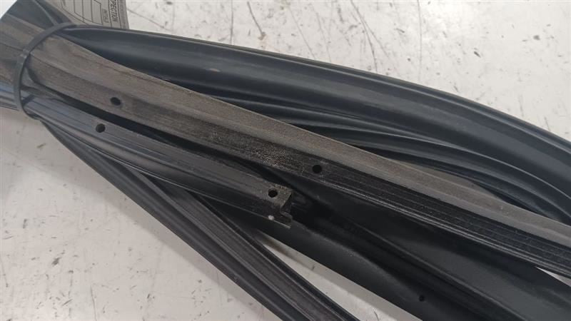 Subaru Impreza On Door Seal Rubber Right Passenger Rear Back  2017 201