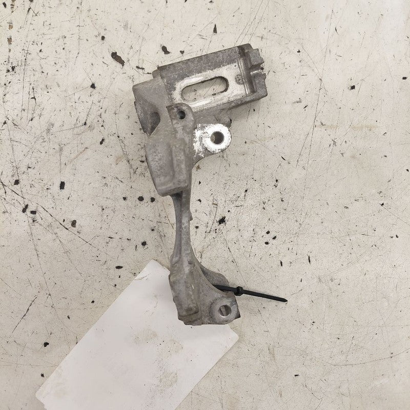 Nissan Versa AC Pulley Bracket  1.6 2019 2018 2017 2016