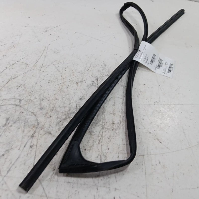Subaru Forester Door Glass Window Seal Rubber Right Passenger Front  2