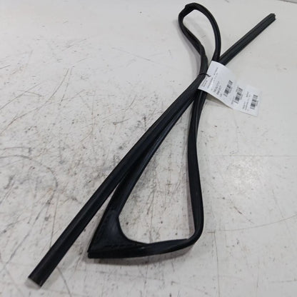 Subaru Forester Door Glass Window Seal Rubber Right Passenger Front  2