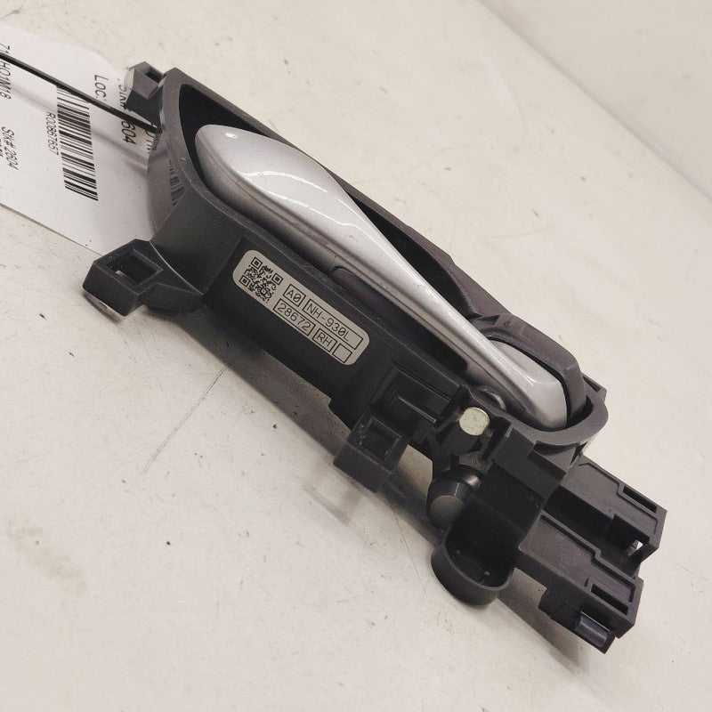 Honda CR-V Door Handle Right Passenger Front Interior Inside  2017 201