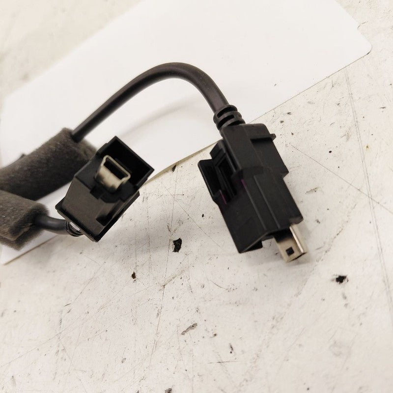 Nissan Versa USB Cable {280885RL0B} 2024 2023 2022 2021 OEM