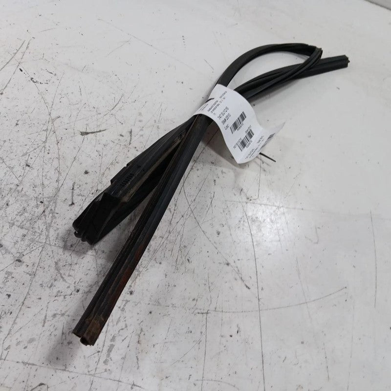 Legacy Outback Door Glass Window Seal Rubber Left Rear Back  2015 2016