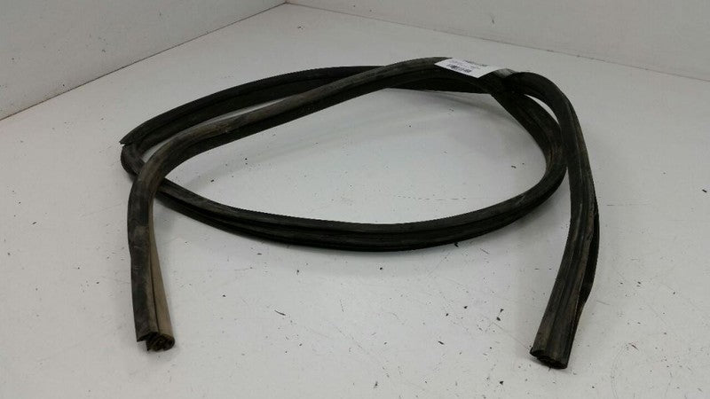  2007 Chevy Malibu On Body Door Jamb Seal Gasket Front Left Driver 2006 2008