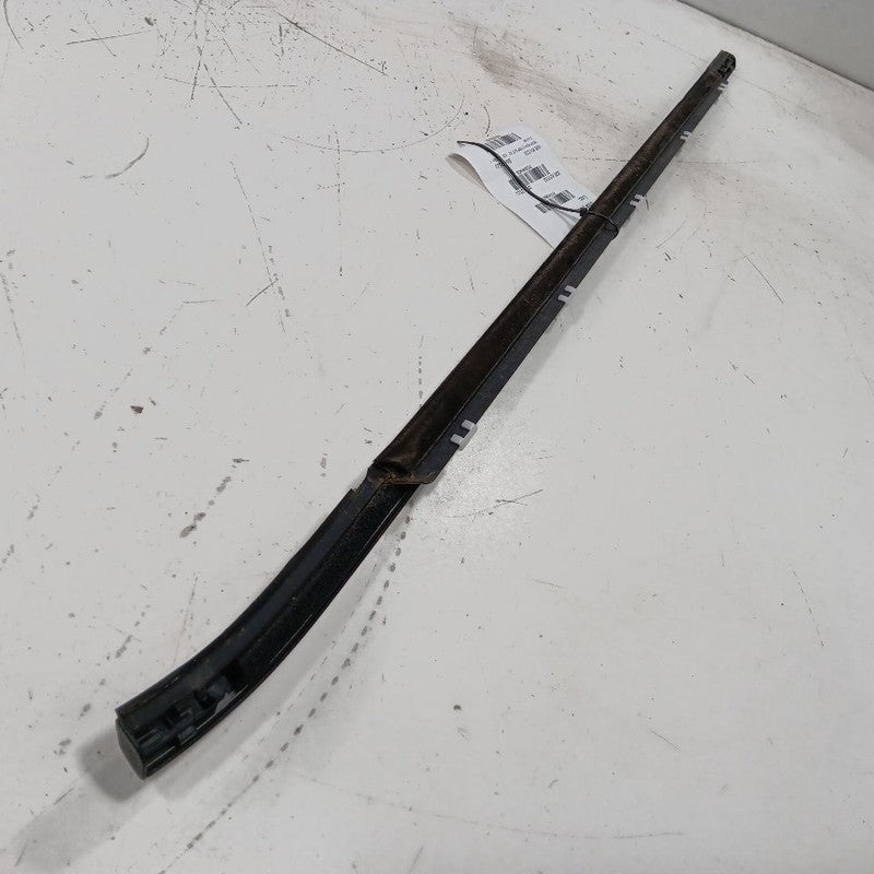 Kia Sportage Door Glass Window Weather Strip Trim Front Right Passenge