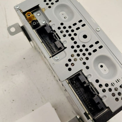 Audio Equipment Radio Receiver AM-FM-MP3 9 Speaker System 19 Ford Edge