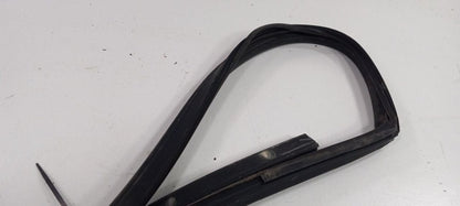 Hyundai Accent Door Glass Window Seal Rubber Right Passenger Front 2006 2007 200