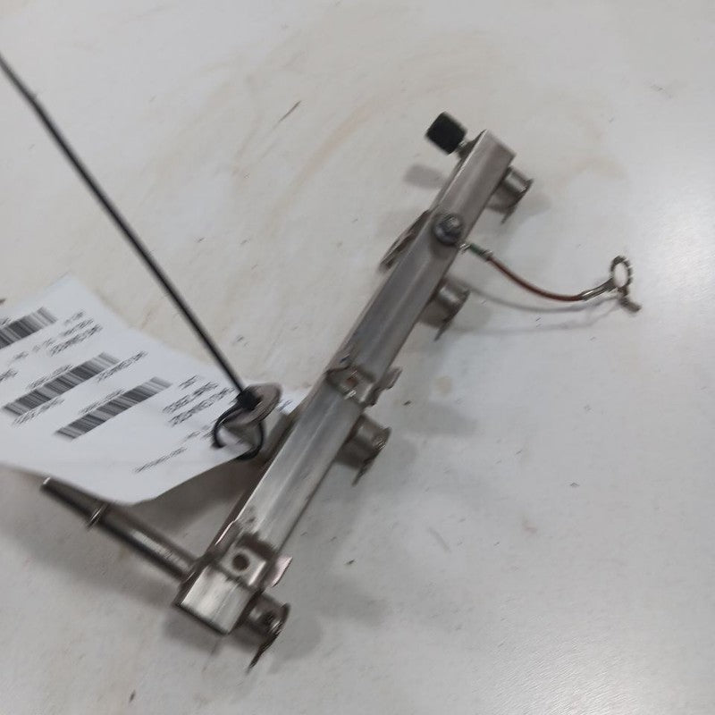 Buick Encore Fuel Rail Injection Injector Mount Bar  2022 2021 2020 2019 2018