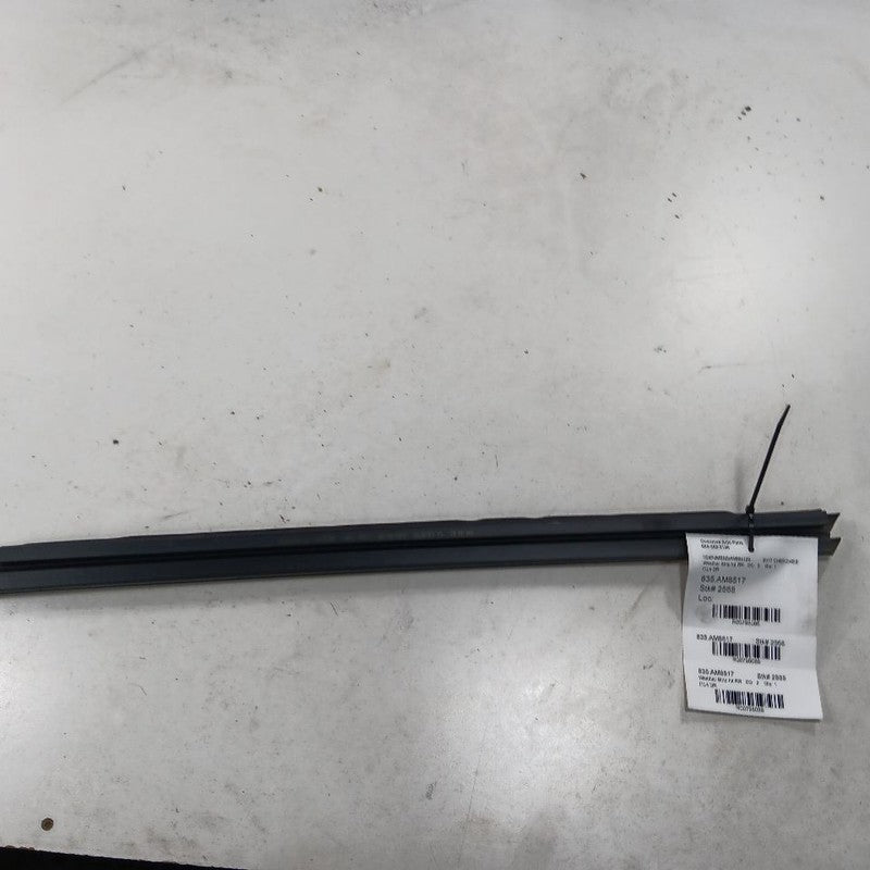 Jeep Cherokee Right Rear Weather Strip Interior  2015 2016 2017
