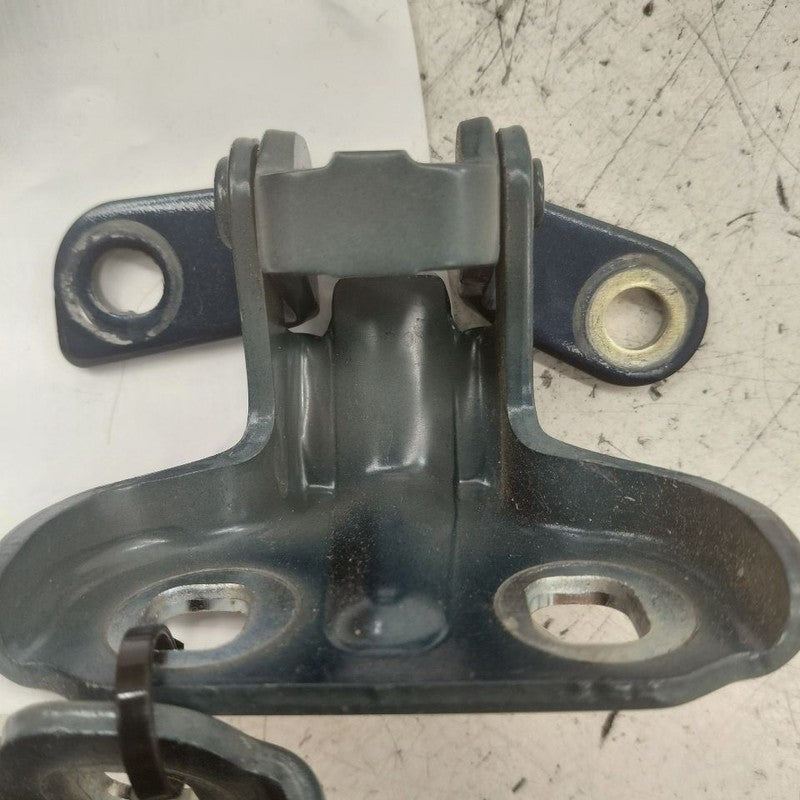 Buick Encore GX Door Hinge Set Left Front Driver  2022 2023 2024 2025