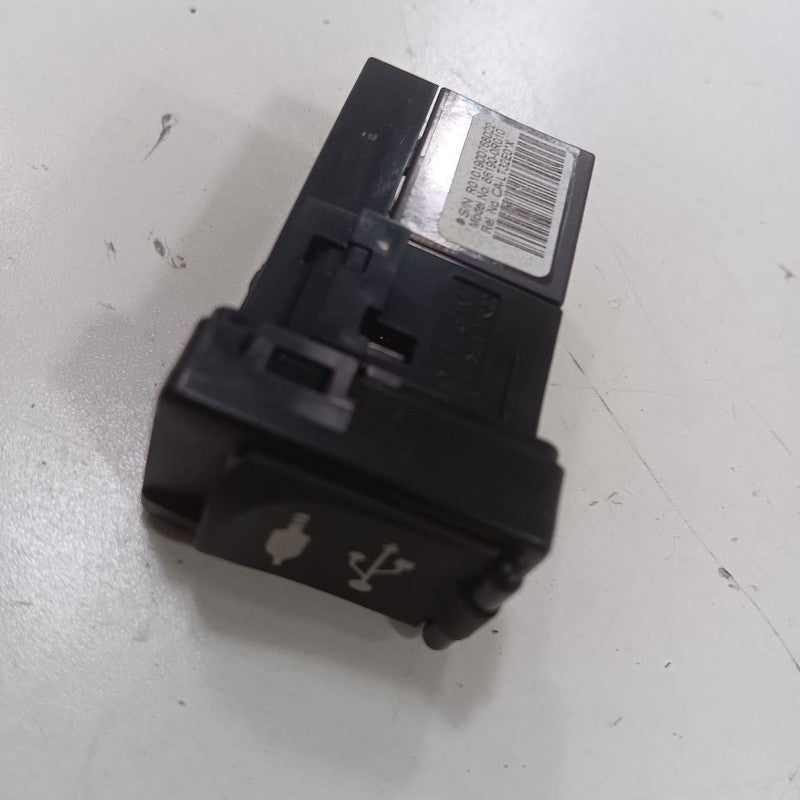 Toyota Corolla USB Plug In Hub Port  2019 2018 2017