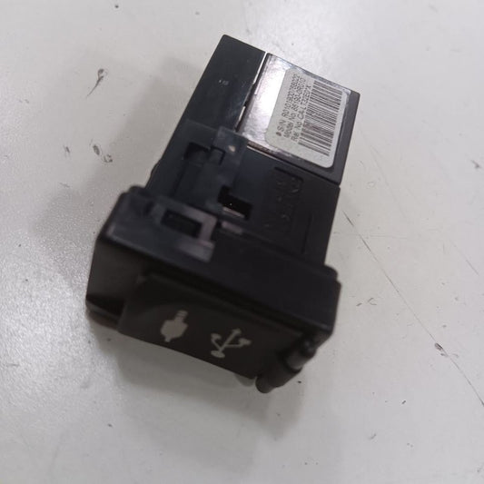 Toyota Corolla USB Plug In Hub Port  2019 2018 2017
