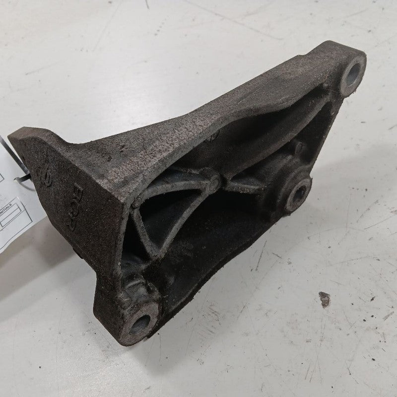 Nissan LEAF Engine Motor Mount Bracket Right Passenger  2013 2014 2015