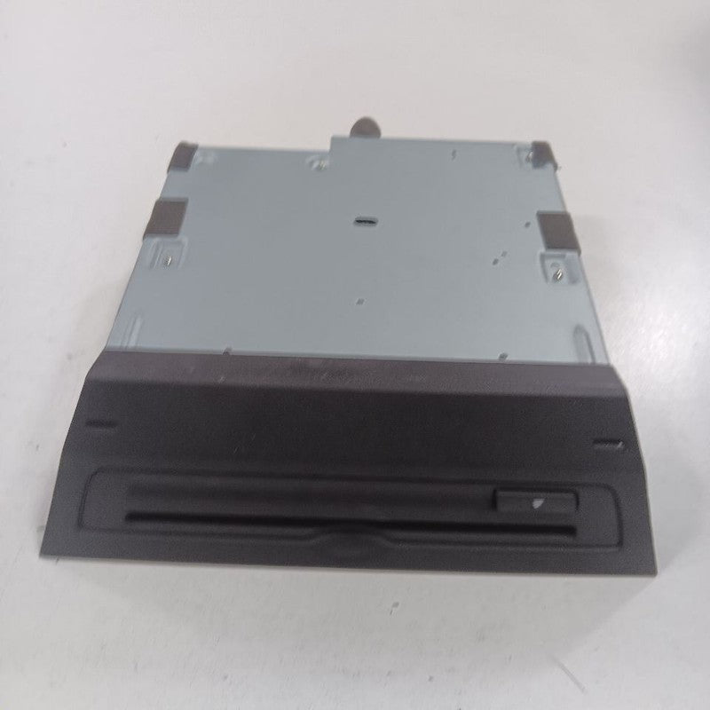 Audio Equipment Radio CD Player 6 Speaker System Fits 16-19 Mazda CX-3