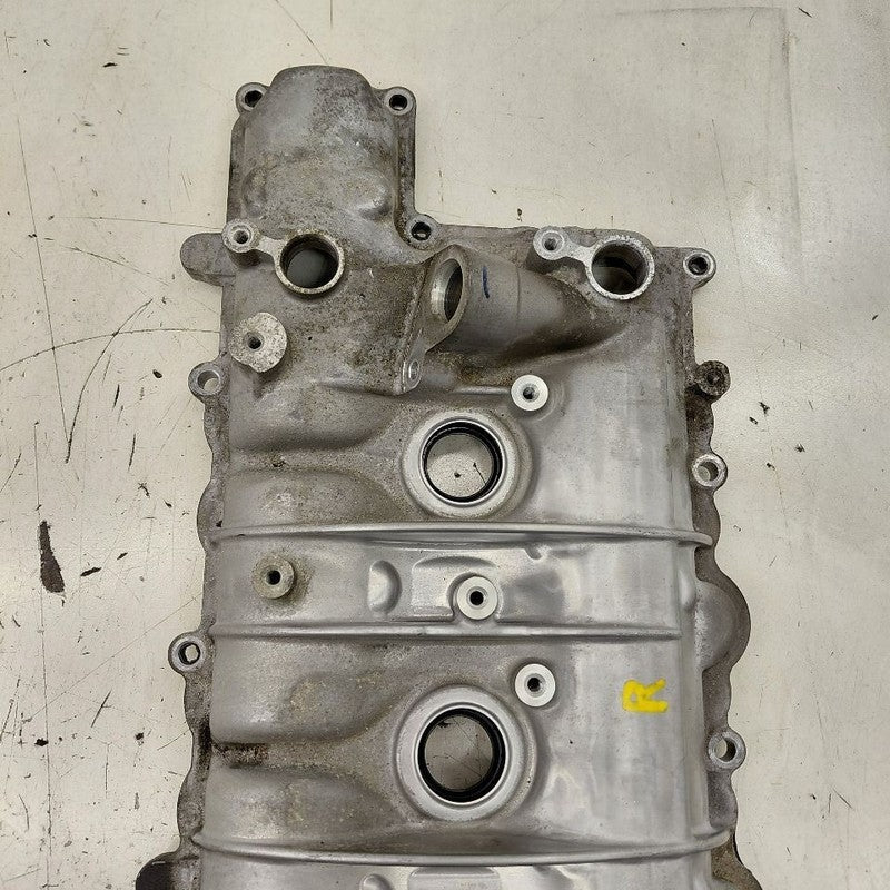 Cadillac CT6 Passenger Rear Engine Cylinder Head Valve Cover  2018 201