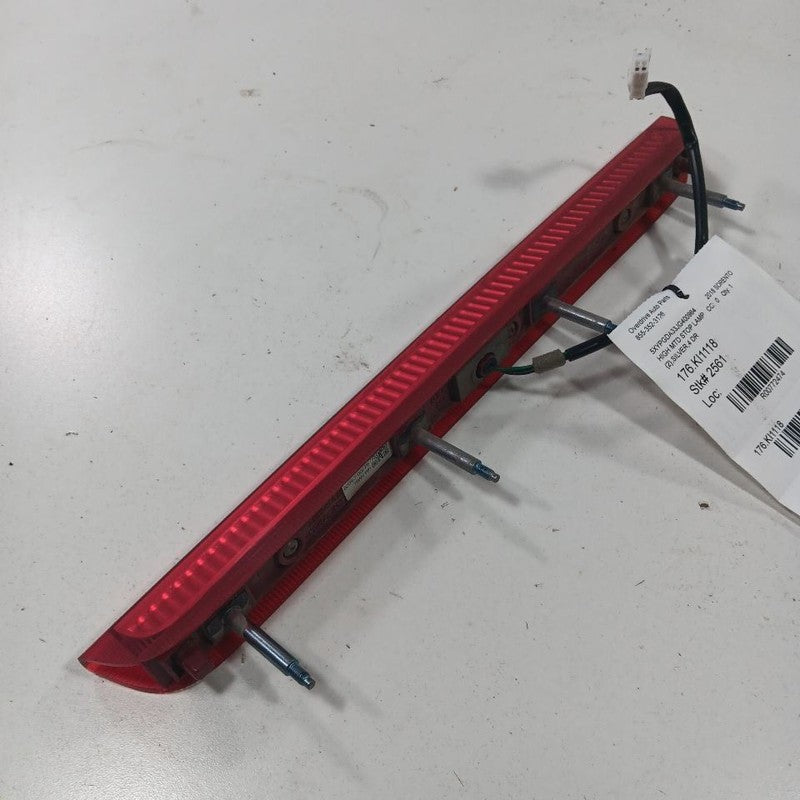 Kia Sorento High Mount Tail Lamp Third 3rd Brake Light  2018 2017 2016