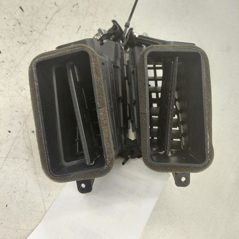 Hyundai Veloster Dash Air Vent Center Middle  2017 2016 2015 2014