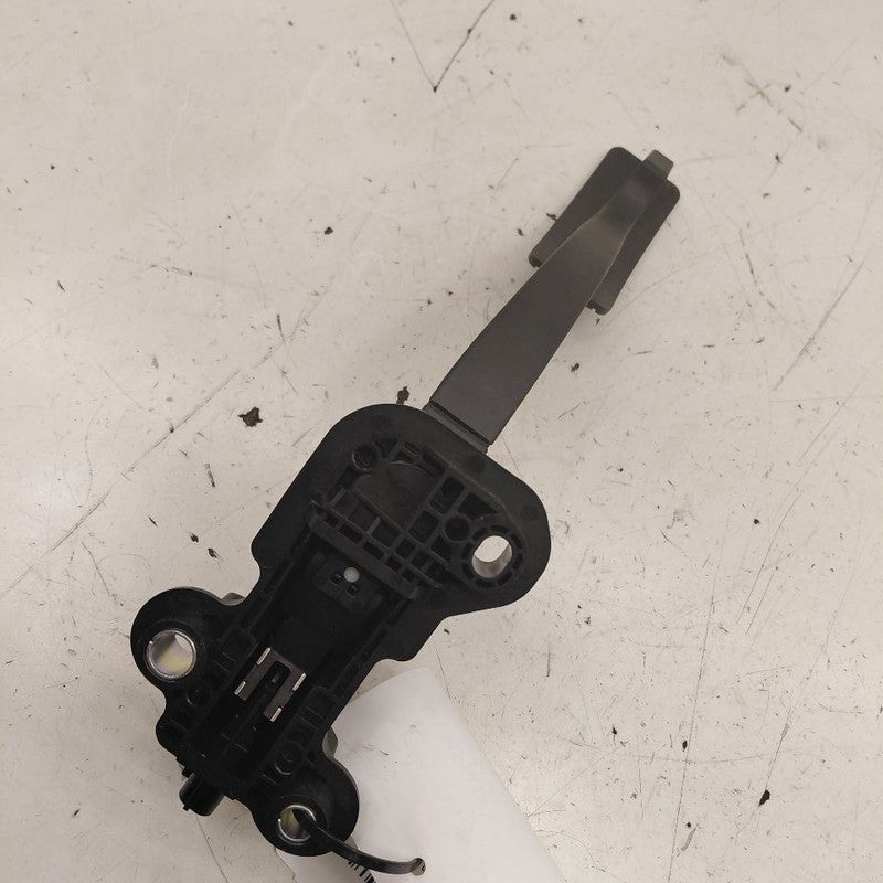 Mitsubishi Outlander   Gas Pedal  2018 2017 2016