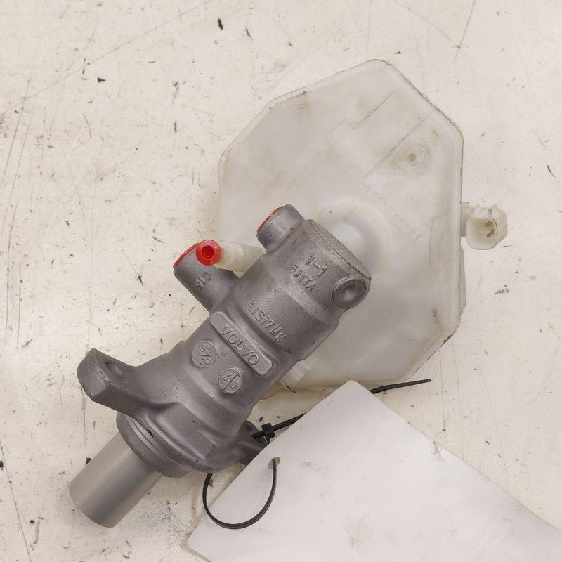 Brake Master Cylinder VIN 26 4th And 5th Digit Fits 14-18 Volvo S60