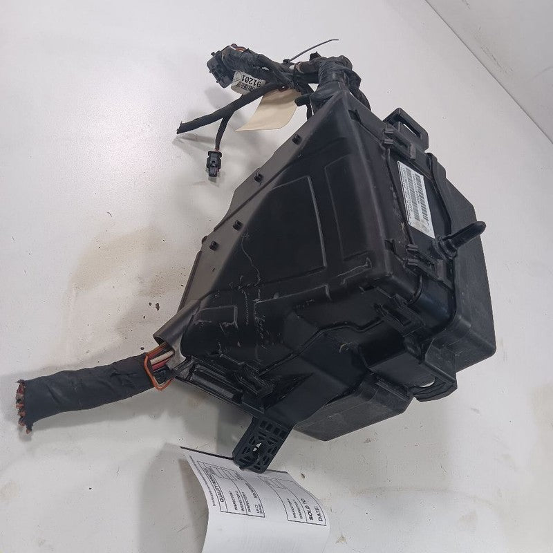 Fuse Box Engine AWD Fits 16-18 Kia Sorento  OEM