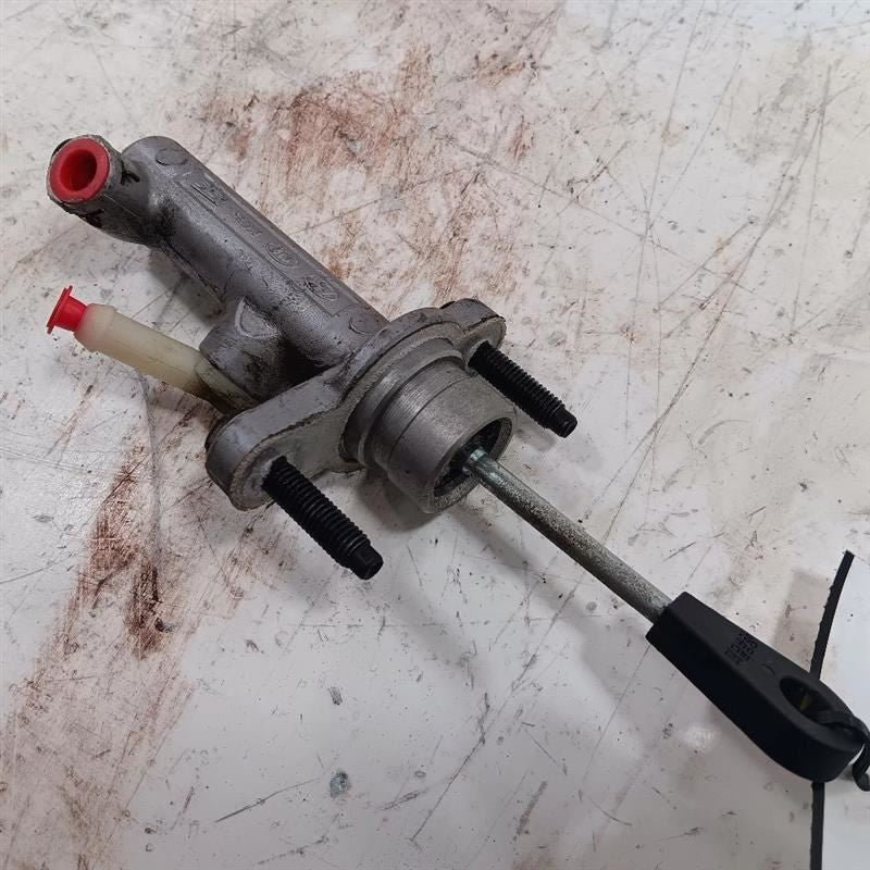 Clutch Master Cylinder Fits 17-19 Kia Soul OEM