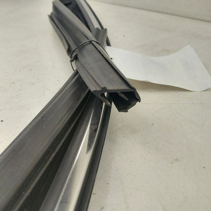 Jeep Cherokee Door Glass Window Seal Rubber Right Passenger Front 2019