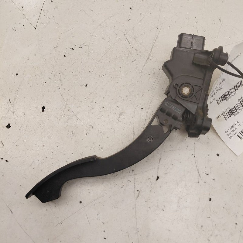 Mitsubishi Outlander   Gas Pedal  2018 2017 2016