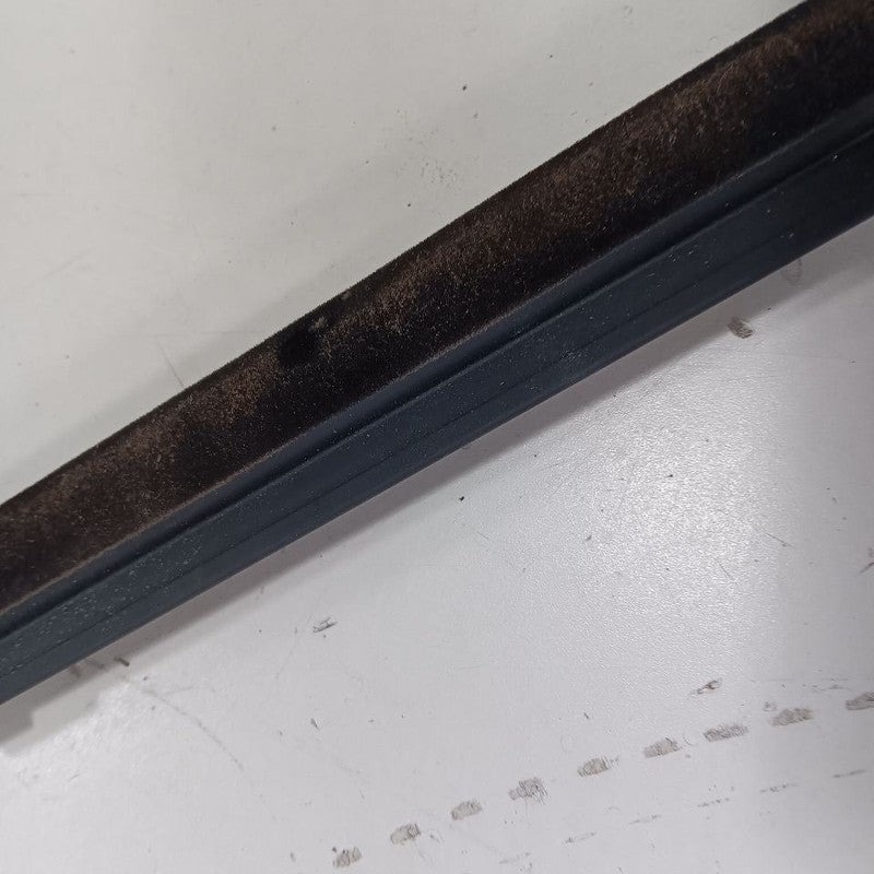 Kia Sportage Door Glass Window Weather Strip Trim Rear Right Passenger