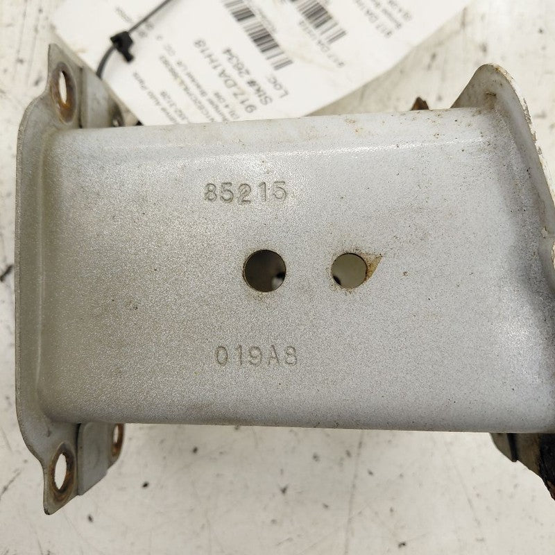 Nissan Versa Note Bumper Mount Bracket Left Driver Side Rear  2019 201