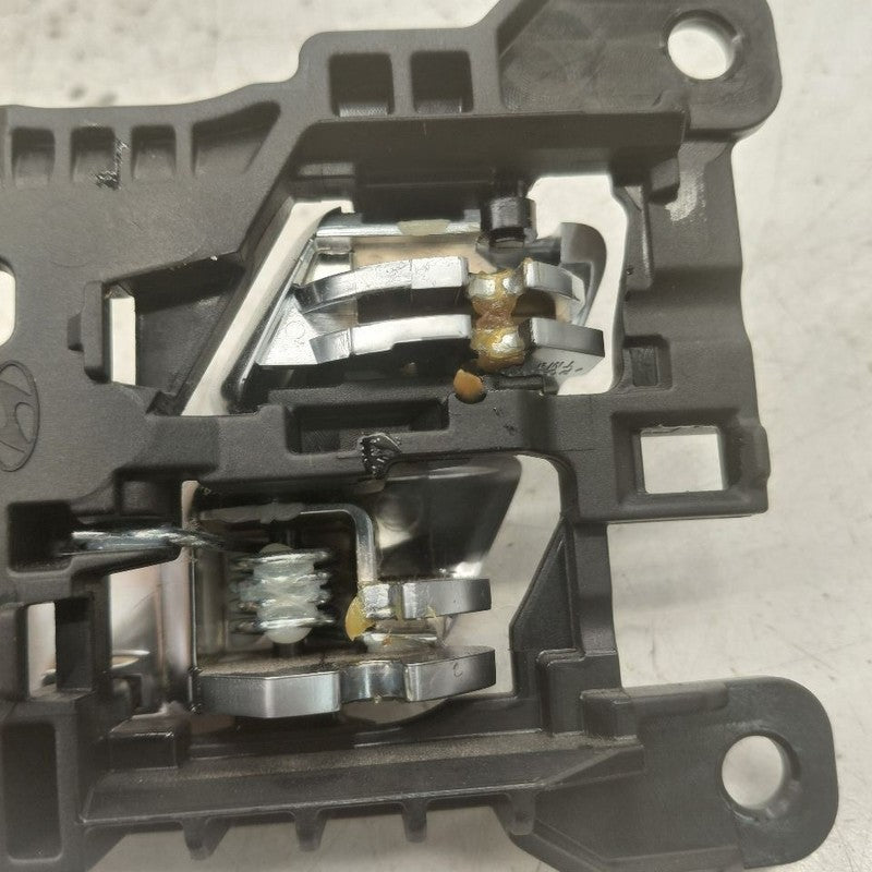 Hyundai Santa Fe Door Handle Left Driver Rear Interior Inside  2019 20