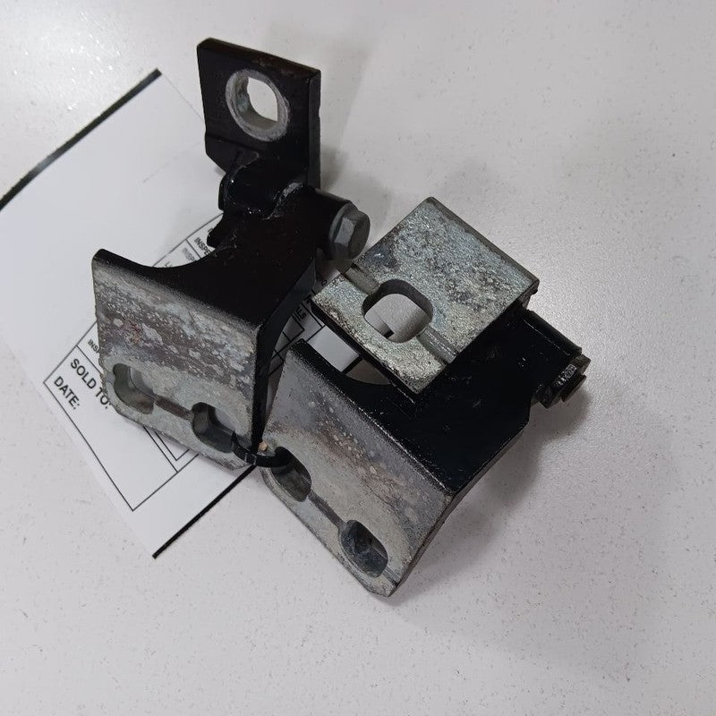 Jeep Renegade Door Hinge Set Right Rear Passenger  2017 2018 2019 2020