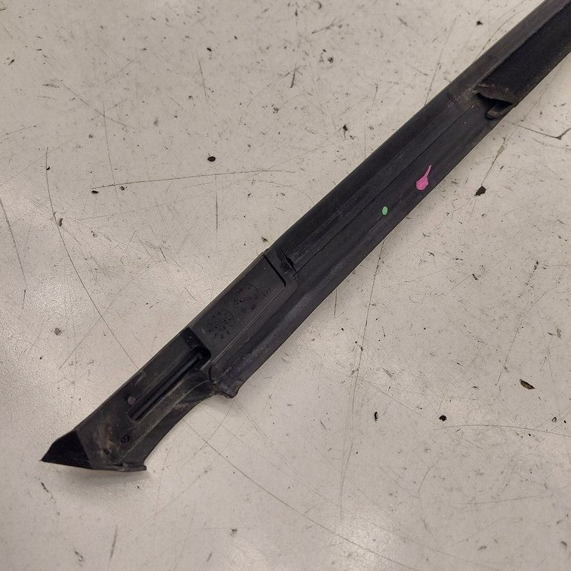 Alfa Romeo Stelvio Door Glass Window Weather Strip Trim Front Left Dri