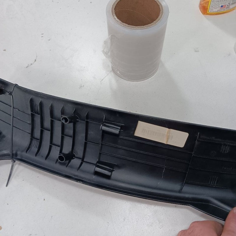 Jeep Cherokee Sill Trim Plate Door Jam Threshold Left Driver Rear  201