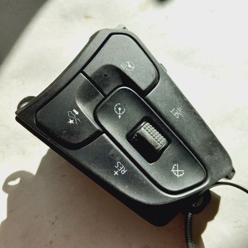 Buick Encore GX Steering Wheel Cruise Control Switch {13531978} 2020 2