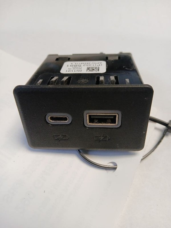 Chevy Trailblazer USB & USB-C Port {13525891} 2023 2022 2021