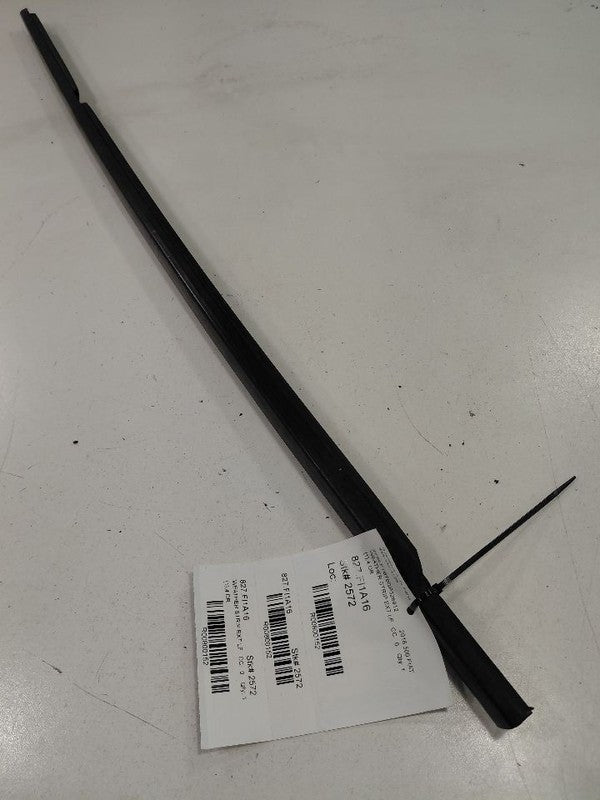 Fiat 500 Door Glass Window Weather Strip Trim Front Left Driver  2016 