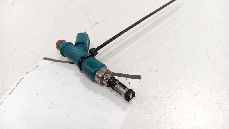 2320939196 Fuel Injection Parts Fuel Injector Prius V VIN Eu Fits 11-18 PRIUS