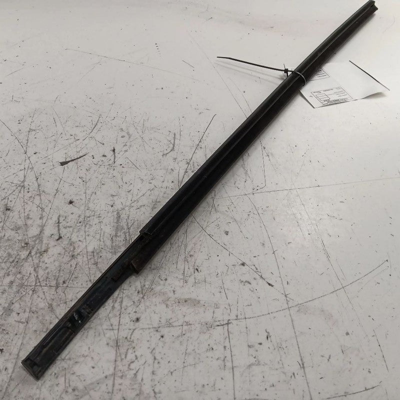 Nissan Kicks Door Glass Window Weather Strip Trim Front Right Passenger  2021 20